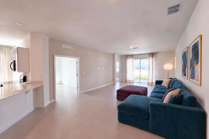 Photo 3 of 20 of 1520 Redwood Ln, Haines City, FL