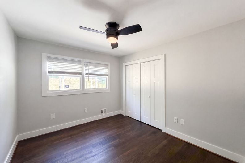 Photo 11 of 24 of 6515 Carriage Dr, Alexandria, VA