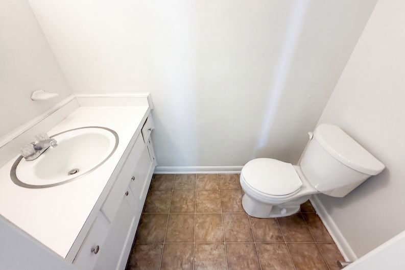 Photo 16 of 19 of 2605 Lamroc Rd, Greensboro, NC