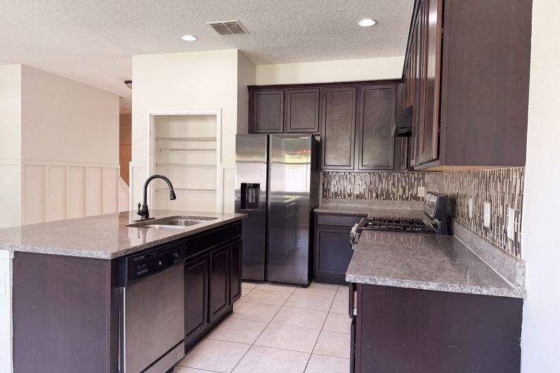 Photo 7 of 40 of 881 Haring Ln, Mount Dora, FL