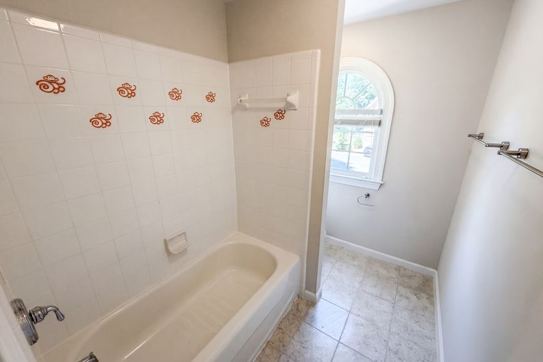 Photo 18 of 38 of 1231 Dunwoody Village Dr, Atlanta, GA