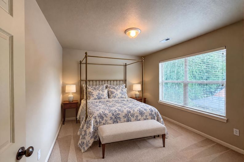 Photo 12 of 23 of 1724 SW Willowview Ter, Beaverton, OR