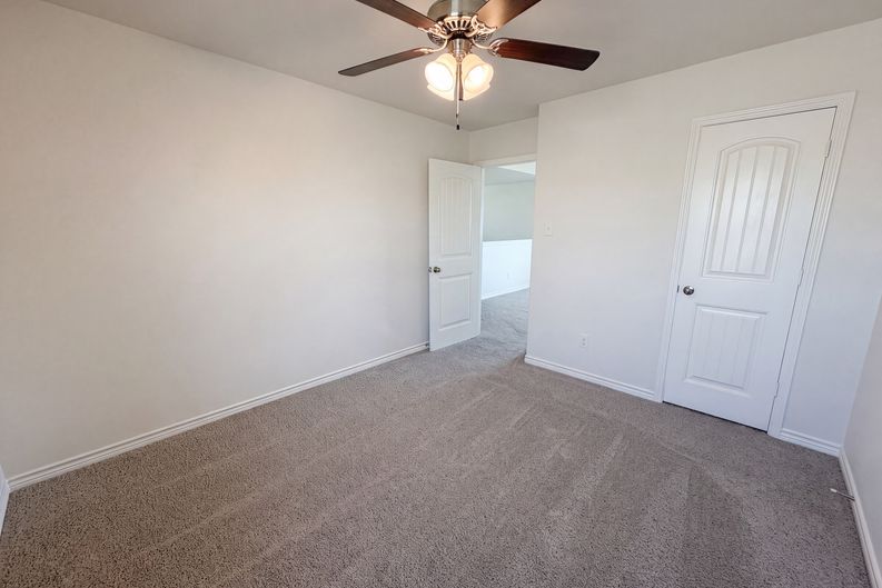 Photo 12 of 21 of 1713 Blue Jay Dr, Ennis, TX