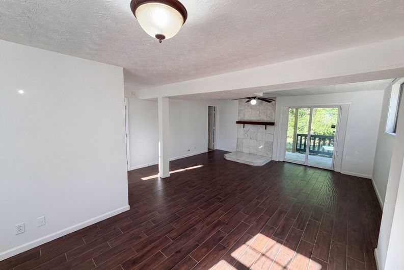 Photo 3 of 16 of 1010 Buckhurst Dr, Atlanta, GA