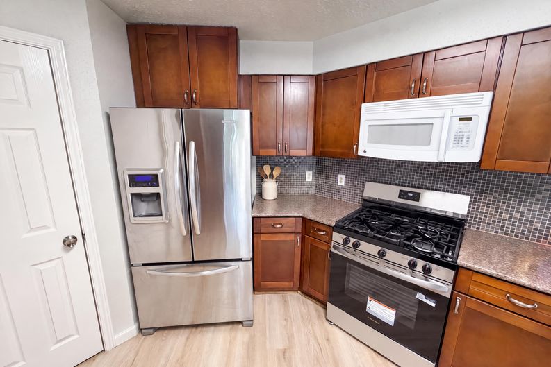 Photo 8 of 20 of 318 Floravista Dr, Webster, TX