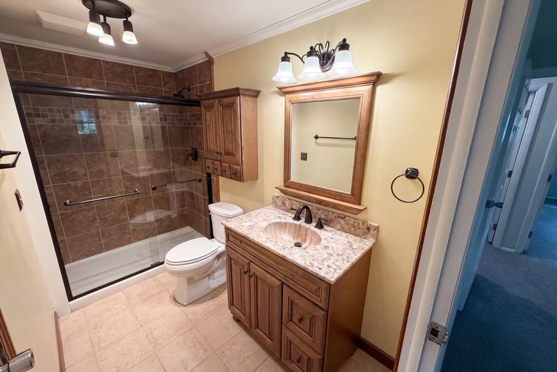 Photo 18 of 23 of 1537 W 74th Pl, Indianapolis, IN