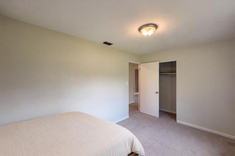 Photo 16 of 24 of 411 W Seminole Ave, Eustis, FL