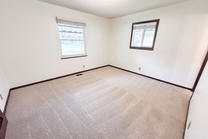 Photo 17 of 23 of 3162 Ashway Dr, Indianapolis, IN