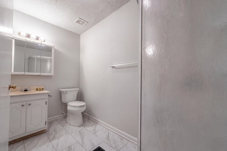 Photo 14 of 16 of 3311 Woodmere Ct, Hope Mills, NC