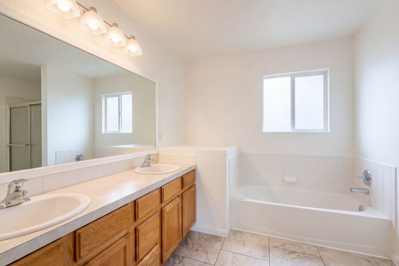 Photo 12 of 28 of 4098 La Junta Dr, Loveland, CO