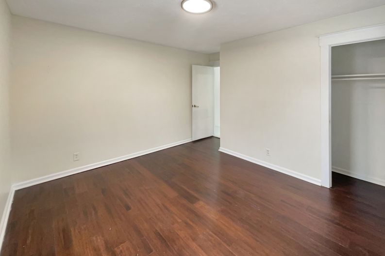 Photo 4 of 17 of 4055 N Grand Ave, Indianapolis, IN