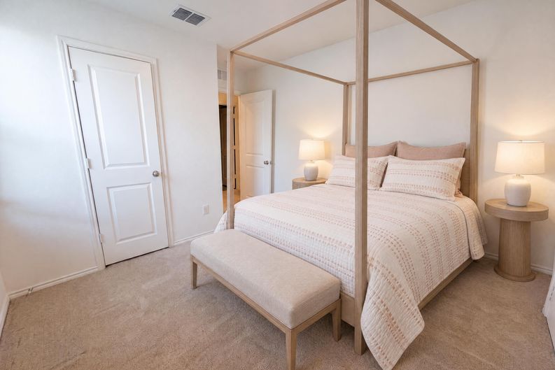 Photo 8 of 18 of 2972 Audles Ln, Dallas, TX