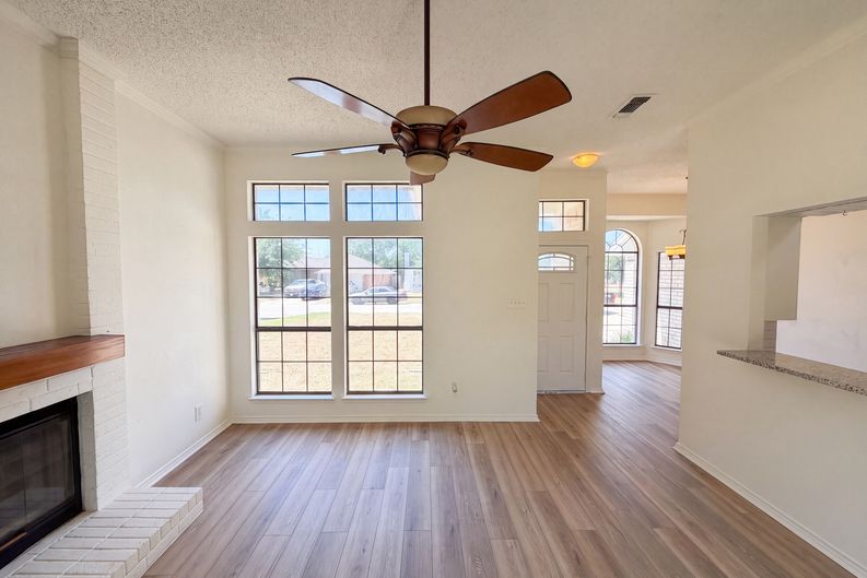 Photo 3 of 19 of 6612 Lakeside Dr, Lake Worth, TX
