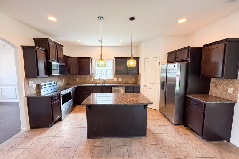 Photo 6 of 44 of 791 W Glenview Dr, Lenoir City, TN