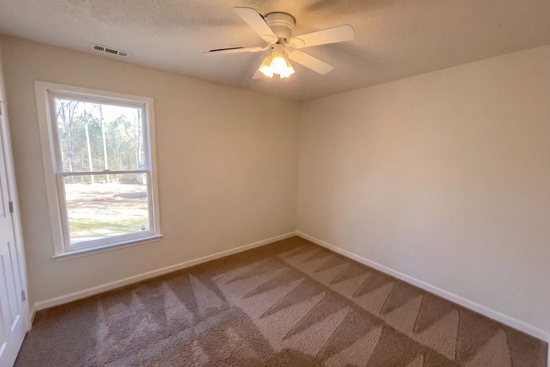 Photo 20 of 28 of 1012 Crown Corners Dr, McDonough, GA