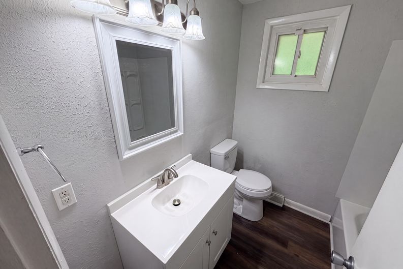 Photo 10 of 19 of 2434 W 67th St, Indianapolis, IN