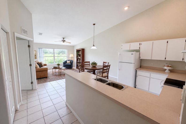 Photo 7 of 27 of 37209 Grassy Hill Ln, Dade City, FL