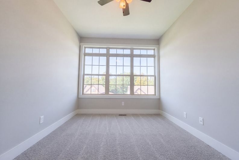 Photo 11 of 24 of 2155 Savage Creek Dr, Springfield, TN