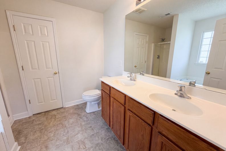 Photo 11 of 20 of 9244 Simonton Dr, Charlotte, NC
