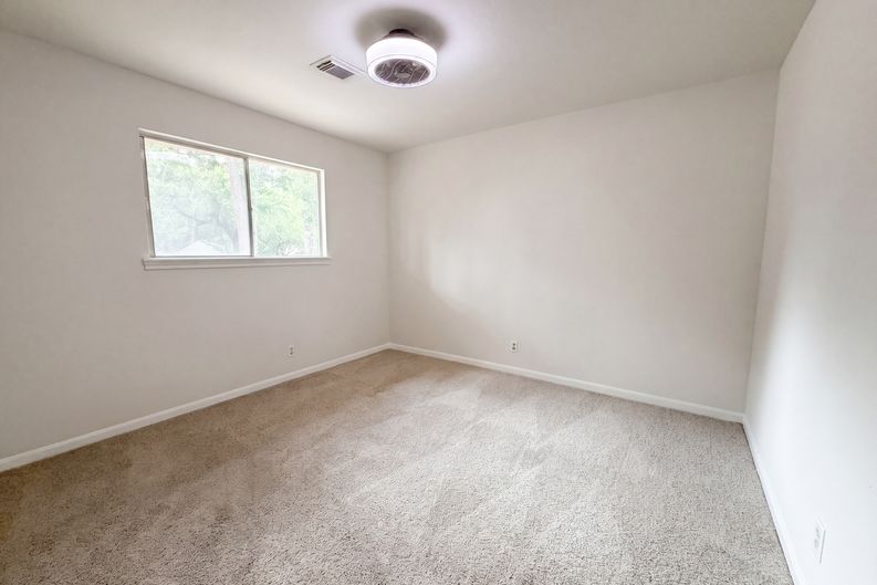 Photo 12 of 23 of 17518 Rustington Dr, Spring, TX
