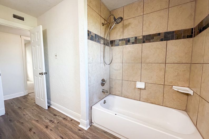 Photo 9 of 16 of 1308 Longhorn Dr, Floresville, TX