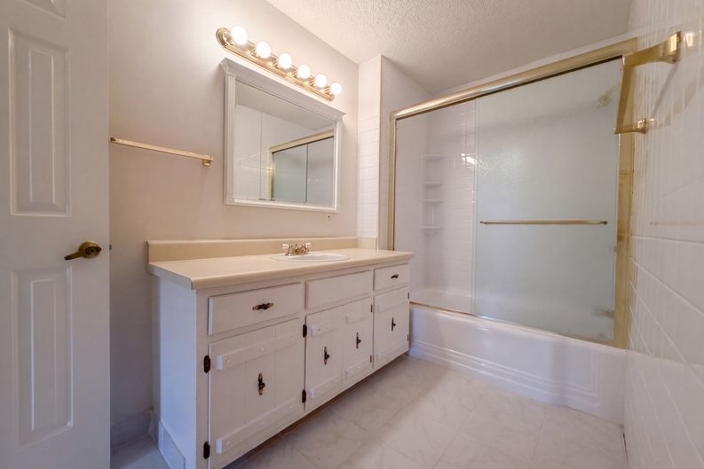 Photo 14 of 21 of 1818 Fox Chase Dr, Goodlettsville, TN