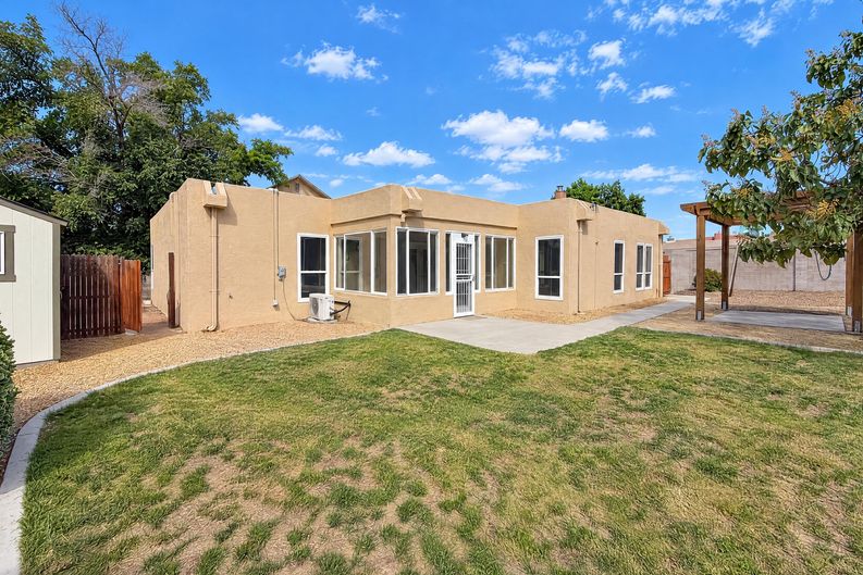 Photo 5 of 23 of 10336 Karen Ave NE, Albuquerque, NM