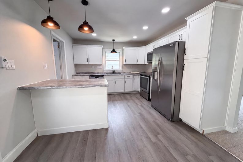 Photo 9 of 21 of 704 Morningside Dr, Mount Holly, NC