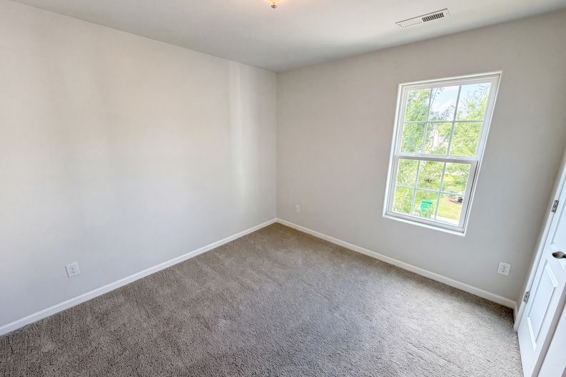 Photo 11 of 21 of 8222 Gabon Ct, Charlotte, NC
