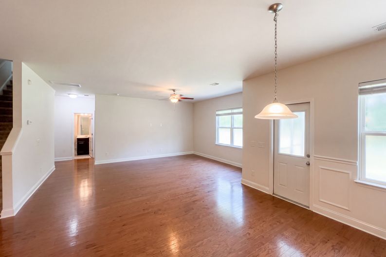 Photo 3 of 42 of 301 Decatur Dr, Summerville, SC