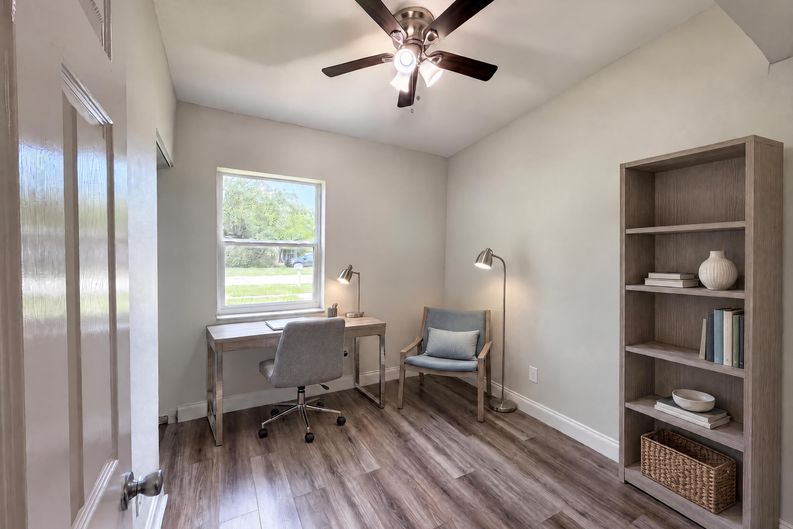 Photo 9 of 21 of 1502 Daroca Dr, Deltona, FL