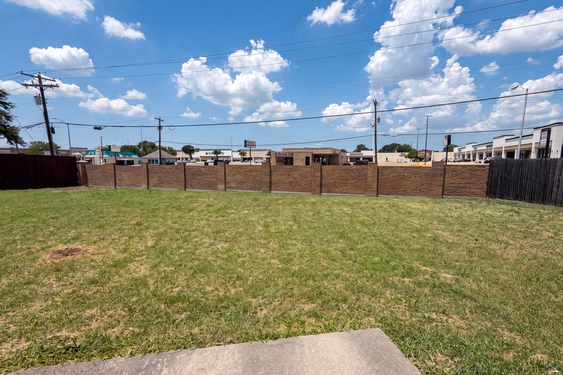 Photo 15 of 18 of 861 Pimernel Ln, Plano, TX