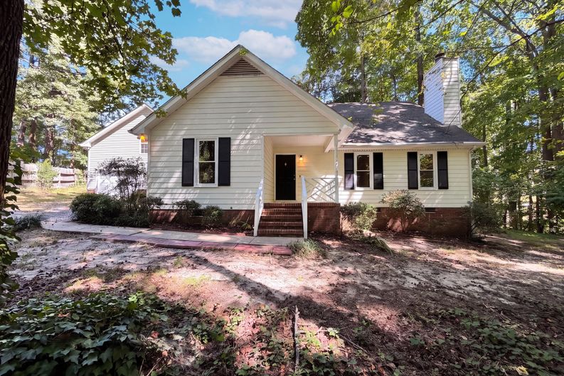 Photo 6 of 34 of 1900 Cedar Ct, Clayton, NC