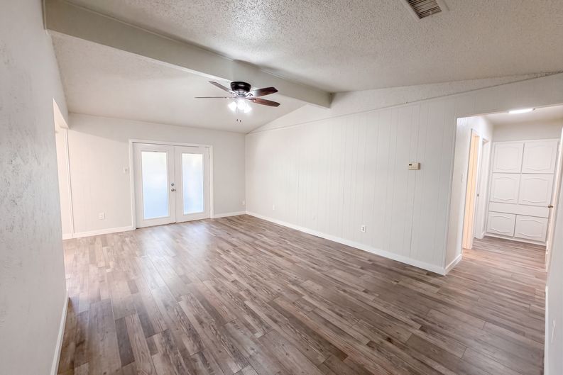 Photo 3 of 24 of 6601 Oaklawn Dr, Watauga, TX
