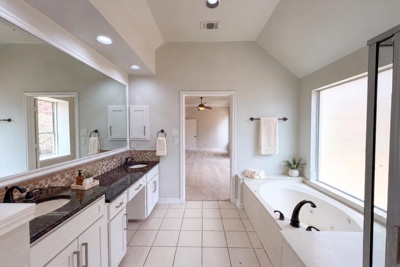 Photo 20 of 26 of 8703 Stonecrest Dr, Irving, TX