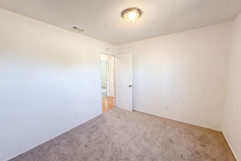 Photo 12 of 27 of 6620 Twining Way, Citrus Heights, CA
