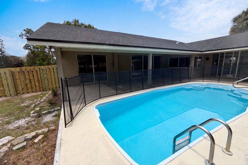 Photo 23 of 29 of 711 SE Celtic Ave, Port Saint Lucie, FL