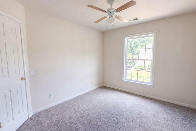 Photo 13 of 21 of 7744 Epping Forest Dr, Huntersville, NC