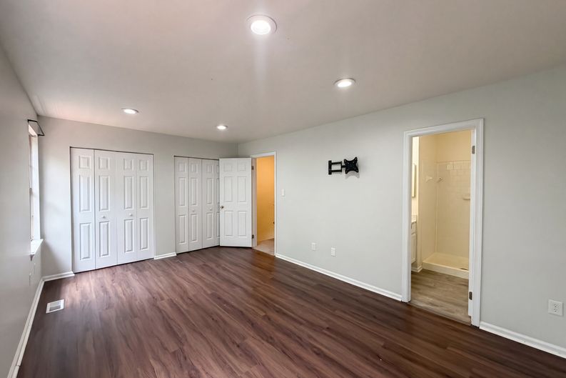 Photo 4 of 48 of 8641 Centerton Ln, Manassas, VA