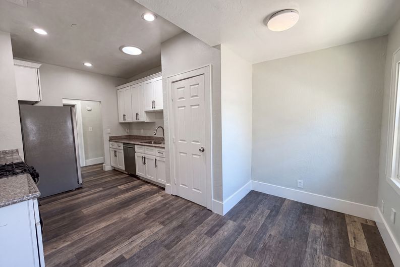 Photo 14 of 29 of 1860 W Willow St, Stockton, CA