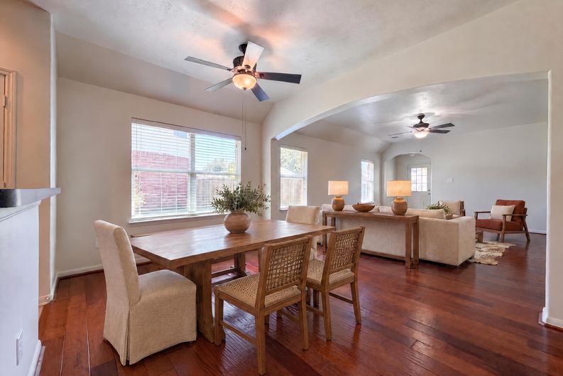 Photo 3 of 21 of 11327 Grass Lake Ln, Richmond, TX