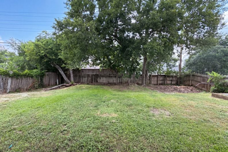 Photo 15 of 16 of 1803 Frontier Trl, Round Rock, TX