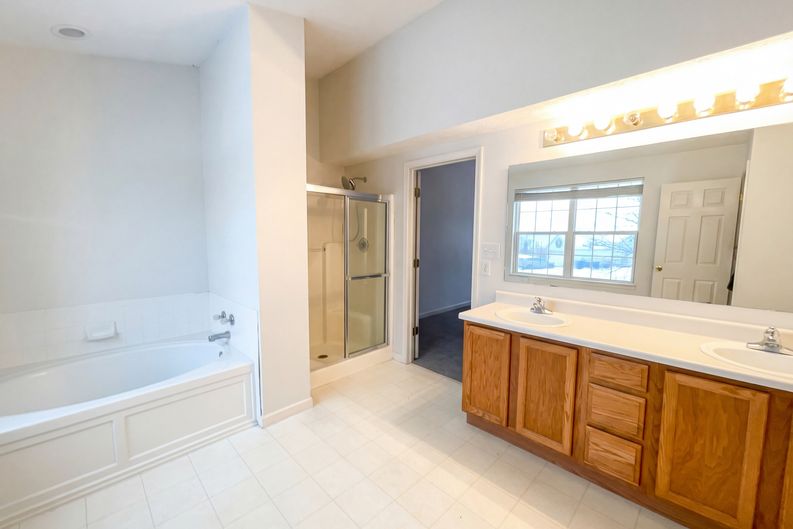 Photo 12 of 21 of 5259 Baysdon Cir, Indianapolis, IN