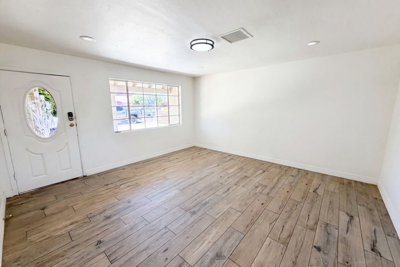 Photo 3 of 21 of 4505 W Clarendon Ave, Phoenix, AZ