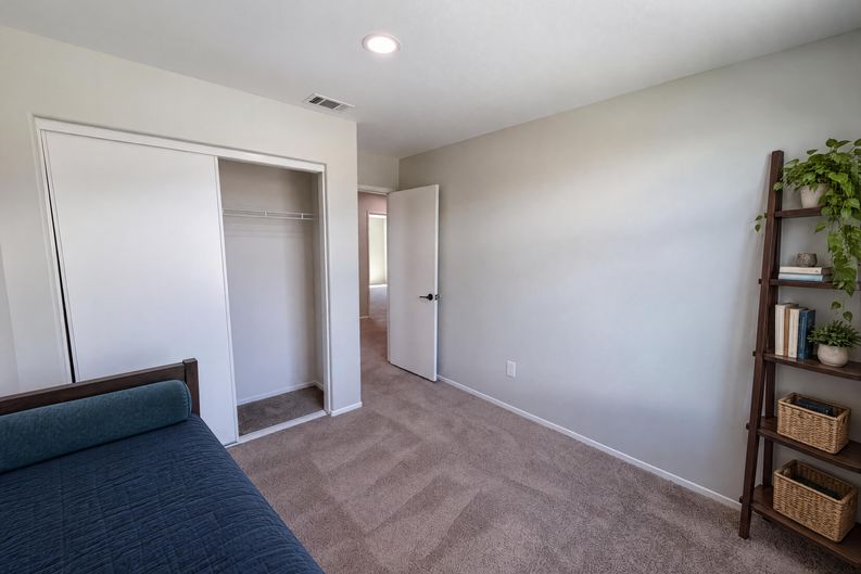 Photo 17 of 26 of 2371 W Via Bello Dr, Rialto, CA
