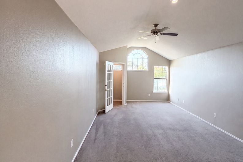 Photo 13 of 24 of 1633 San Francisco St, Carrollton, TX