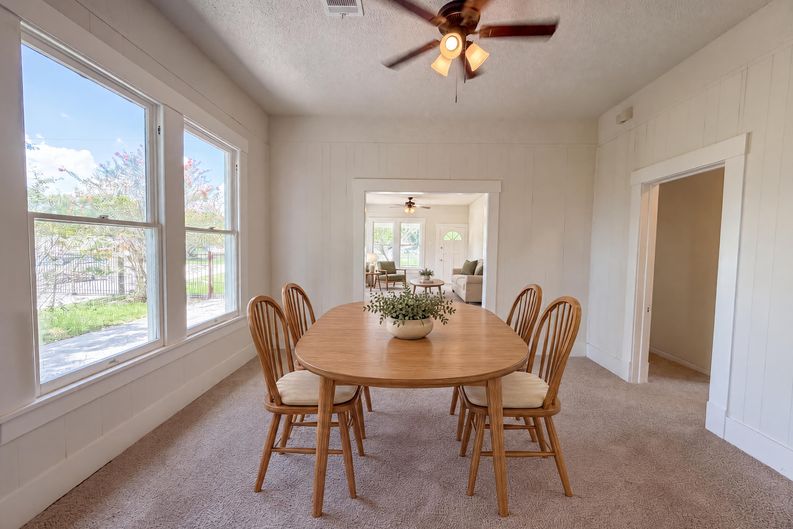 Photo 7 of 26 of 714 Bolling Ln, Houston, TX