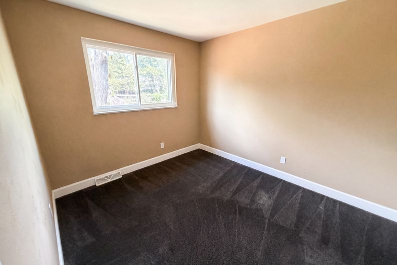 Photo 12 of 26 of 10661 Quail Ct, Broomfield, CO