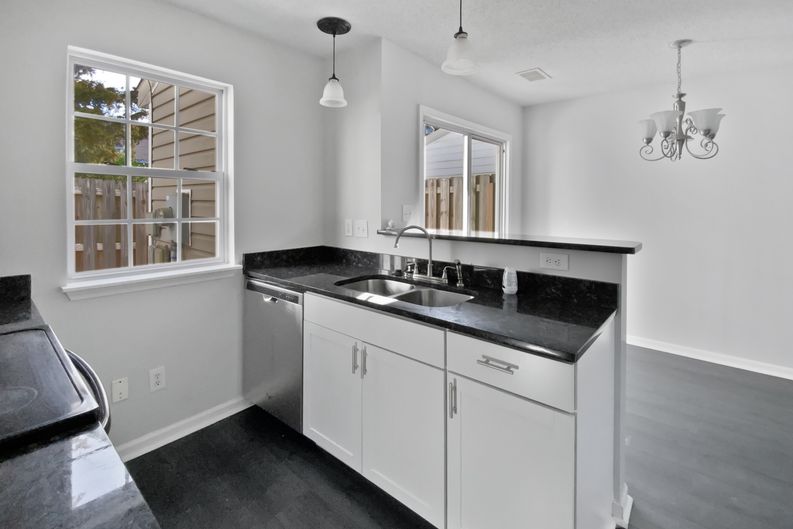 Photo 11 of 17 of 6086 Cougar Ln, Charlotte, NC