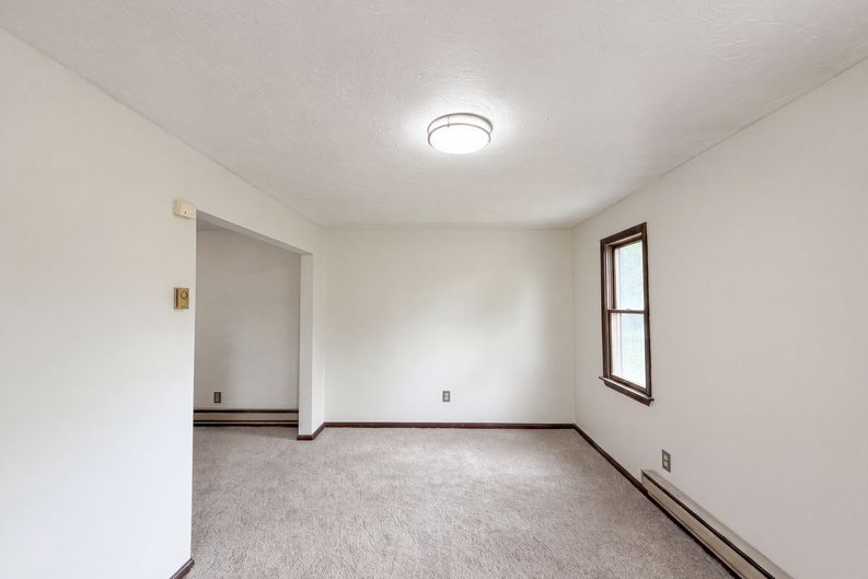 Photo 14 of 25 of 1015 Kingsway Dr, Lorain, OH